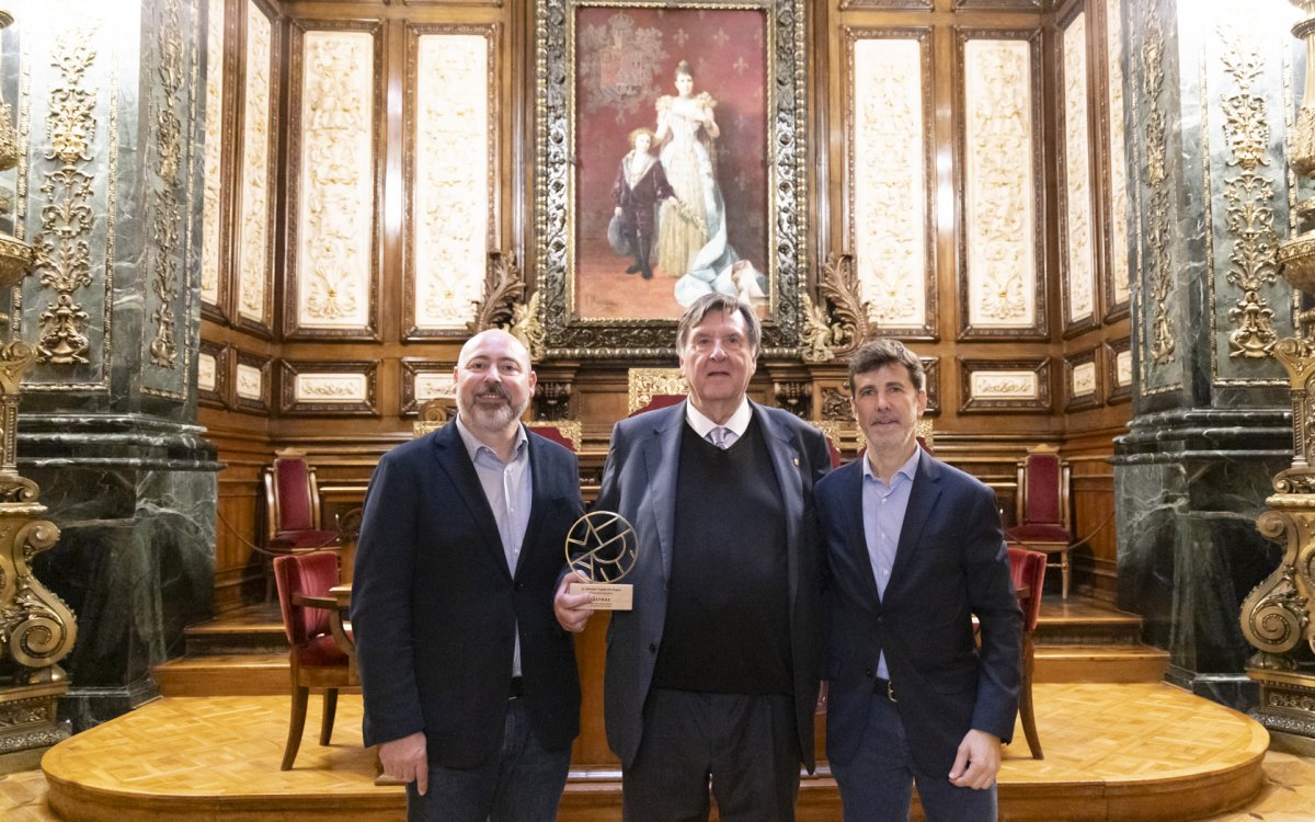 Salvador Capdevila, presidente honorífico de la Boqueria, homenajeado por la Confederación de Mercados Tradicionales de España por toda una vida dedicada a la promoción de los mercados