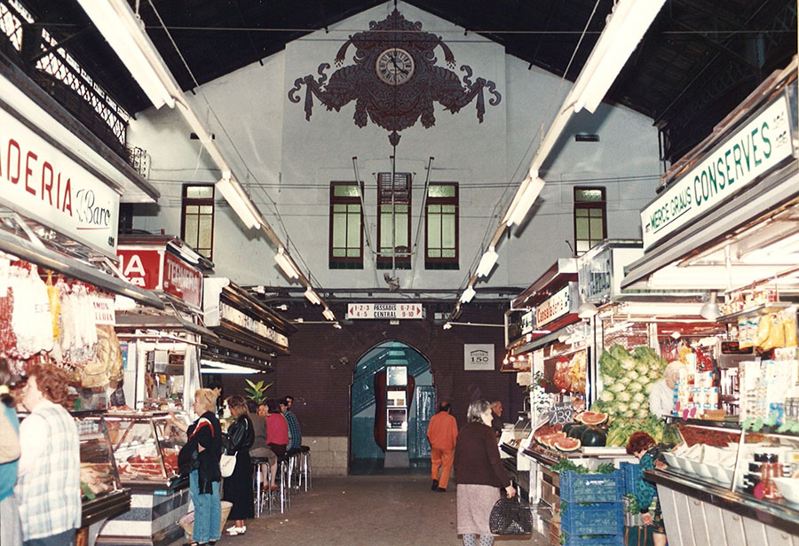 Interior of the Boqueria market. 1980