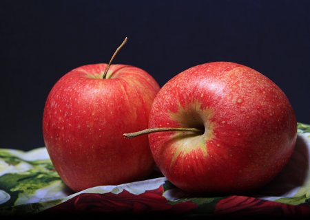 Manzanas al horno con crema y caramelo